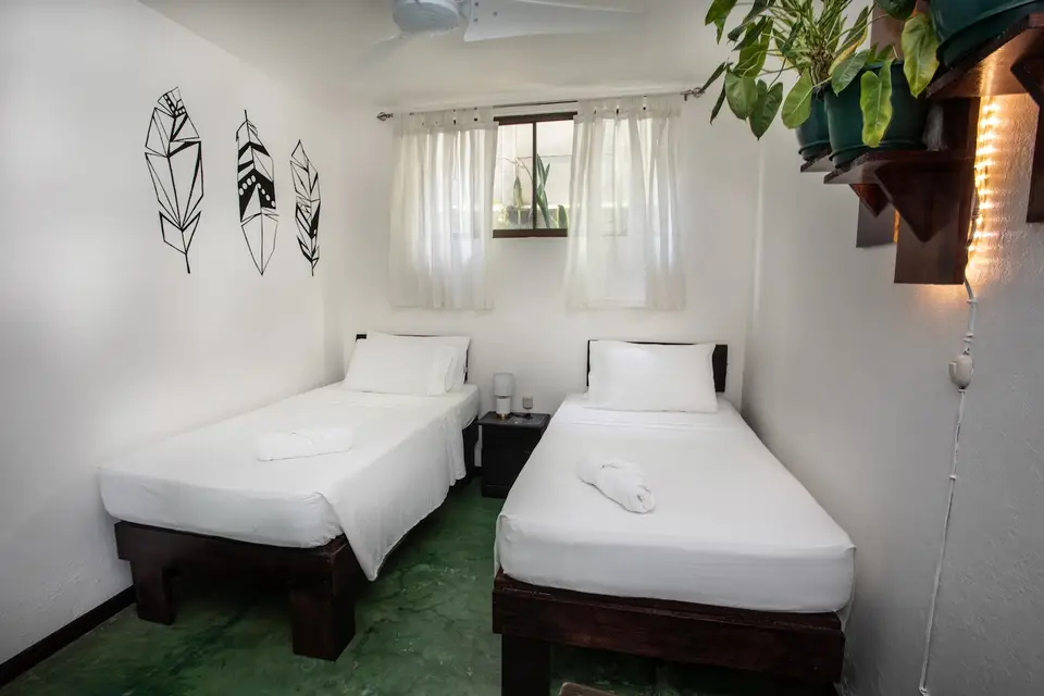Villa Escondido (Room 3, lower level): two twin beds and leaf-shaped wall art