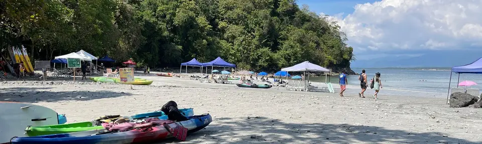 Kayaks pulled up on Playa Biesanz