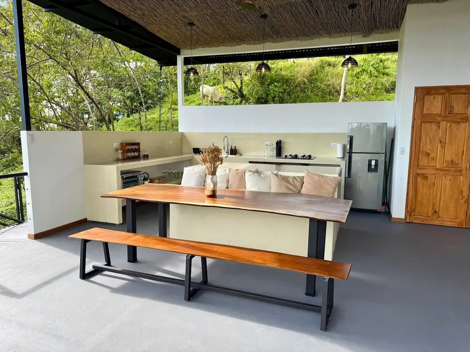 Bird’s Nest Apartment: living, dining and kitchen in one open room