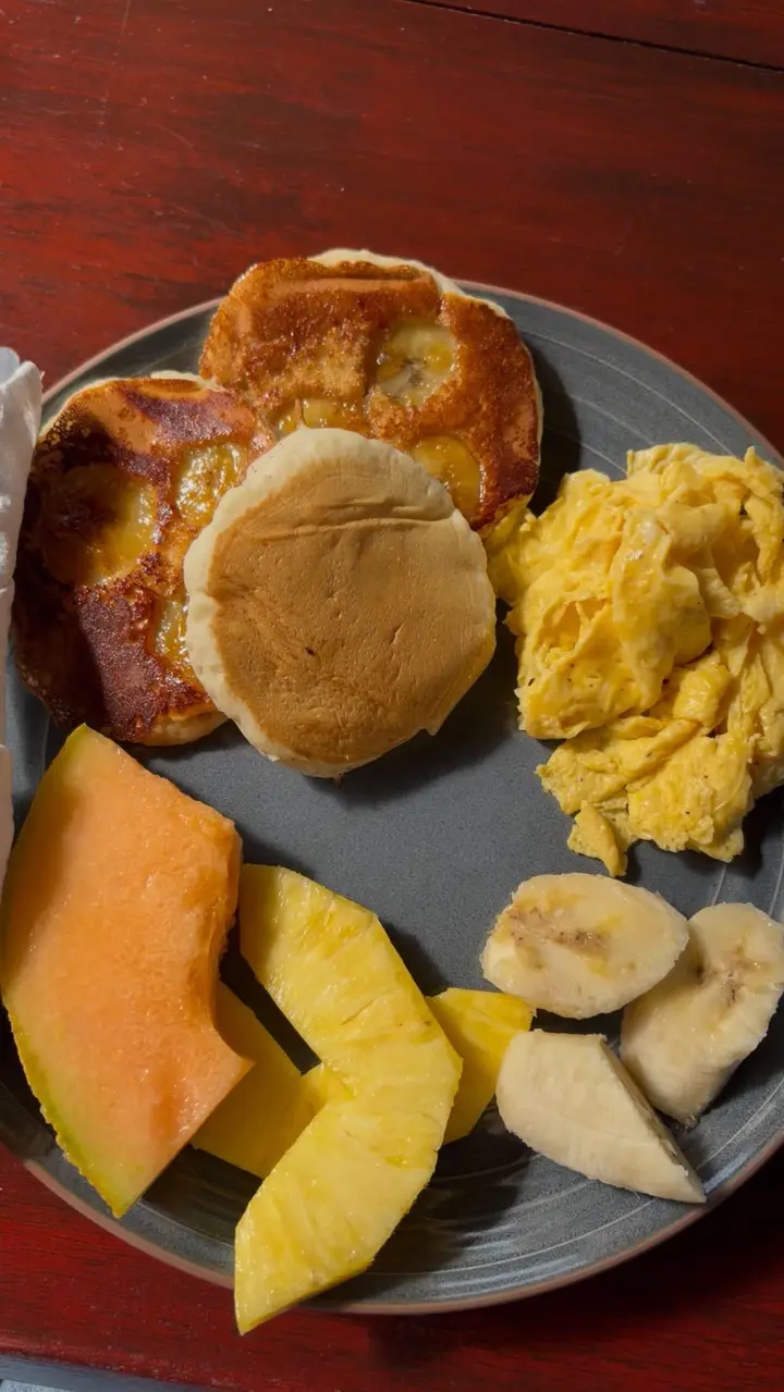 Reel cover: pancakes, scrambled eggs, banana and papaya on the red terrace table
