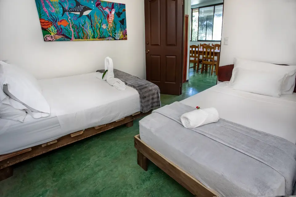 Villa Vista: double bed with folded towels and bright wall art